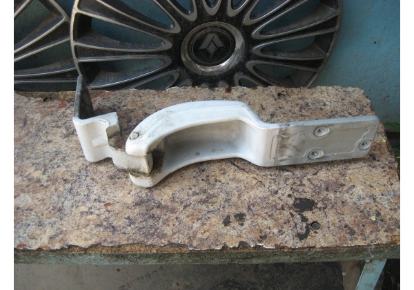 Навіс, скоба задніх лівих дверей, низ 180 ° (петля) Renault Master II, 8200521899